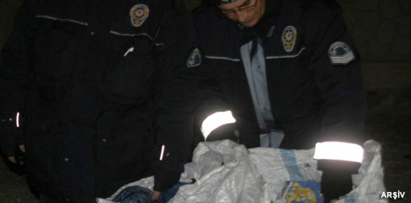 SAPANCA’DAN KOCAELİ’YE GİTTİ RÖGAR KAPAKLARINI ÇALARKEN YAKALANDI