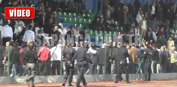 KIRKPINARSPOR İLE KARASUSPOR SEYİRCİLERİ ARASINDA GERGİN ANLAR