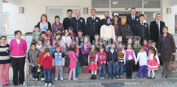 MİNİK ÖĞRENCİLERDEN SAPANCA EMNİYET AMİRLİĞİNE ZİYARET