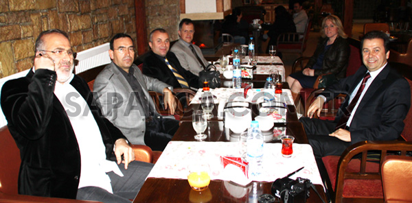 'ETKİLİ İLETİŞİM VE BEDEN DİLİ' KONFERANSI ÖNCESİ YEMEKTE BULUŞTULAR