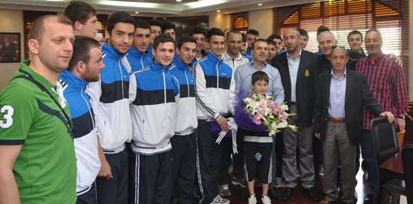 KIRKPINARSPOR ŞAMPİYONA ÖNCESİ SON ZİYARETİ BAŞKAN USLU’YA YAPTI