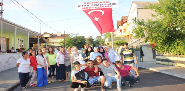 SAPANCA GÖL MAHALLESİ GELENEKSEL SOKAK İFTARININ 5’NCİSİ YAPILDI