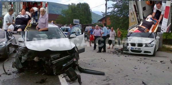 SAPANCA’DA TRAFİK KAZASI: 2 YARALI