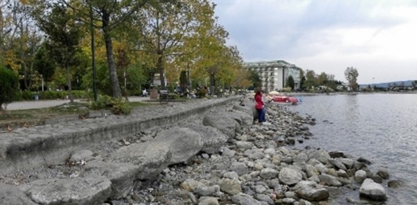 GÖL'DEN KONTROLSÜZ SU ALINMASI ÖNLENECEK