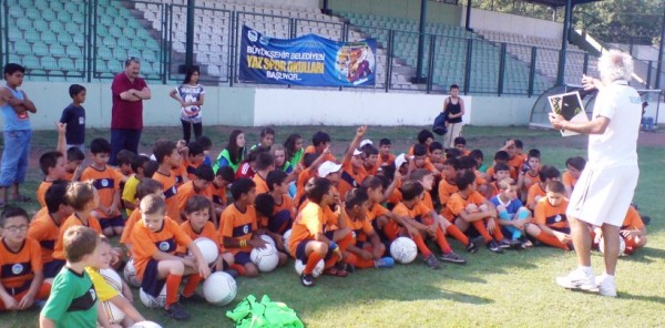 İSMAİL YILMAZ YAZ SPOR OKULUNU ZİYARET ETTİ