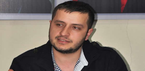 EVLİLİK YILDÖNÜMLERİNDE ZÜHRE BEBEKLE SEVİNDİLER