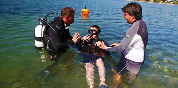 SAPANCA GÖLÜ'NDE ENGELLİLER DALIŞ YAPTI