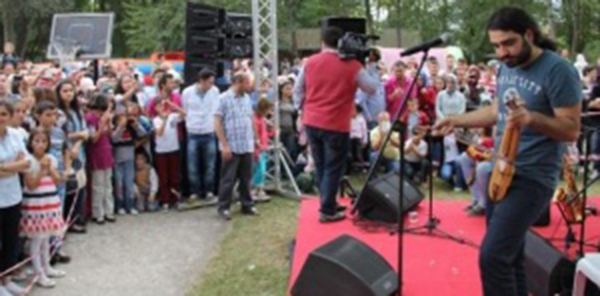 SELÇUK BALCI SAPANCA'DA KONSER VERDİ