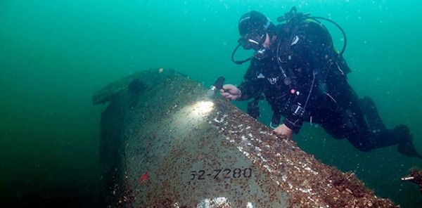 SAPANCA GÖLÜ'NDE KEŞİF UÇAĞI ENKAZI BULUNDU