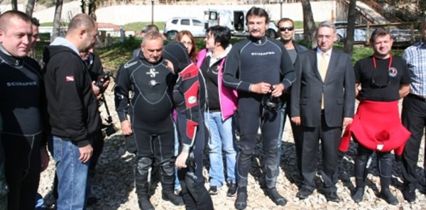 TÜZMEN SAPANCA GÖLÜ'NDE DALIŞ YAPTI