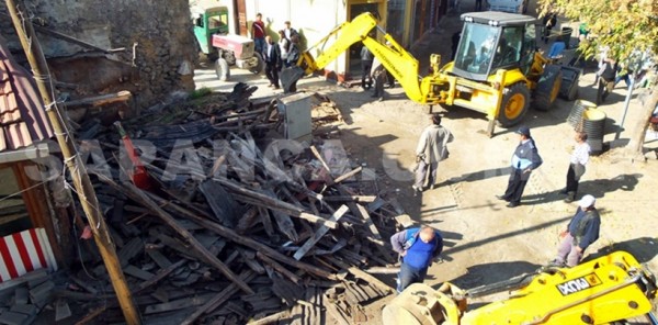 ÇARŞIDA İLK YIKIM GERÇEKLEŞTİ