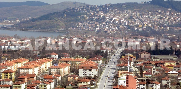 KAÇILACAK KADAR UZAK, GİDİLECEK KADAR YAKIN