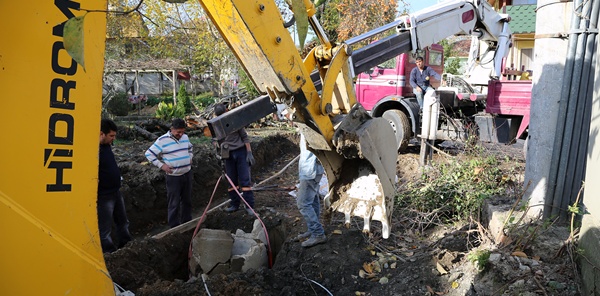 YENİ MAHALLE’DE CADDE VE SOKAKLAR YENİLENİYOR