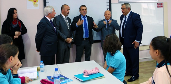 BAŞKAN USLU ALAÇAM ORTAOKULU’NU ZİYARET ETTİ