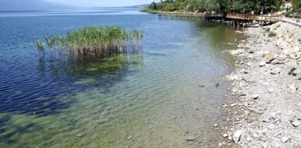 BÜYÜKAKTEN: LASTİK PARÇALARI SAPANCA GÖLÜ’NE KARIŞIYOR