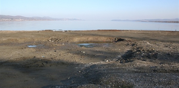SAPANCA GÖLÜNÜ BESLEYEN DERE KURUDU