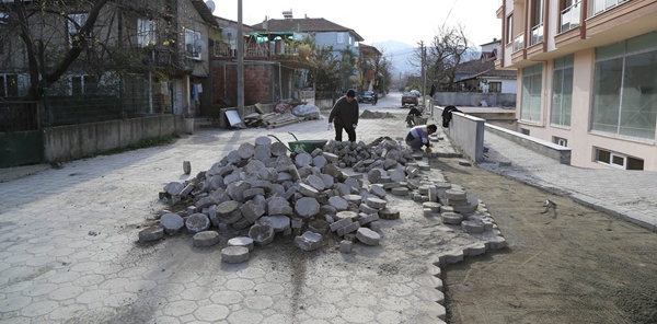 SAPANCA’DA PARKE ONARIMLARI SÜRÜYOR