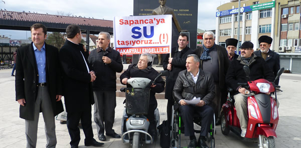 ENGELLİ VATANDAŞLARDAN SAPANCA GÖLÜ EYLEMİ