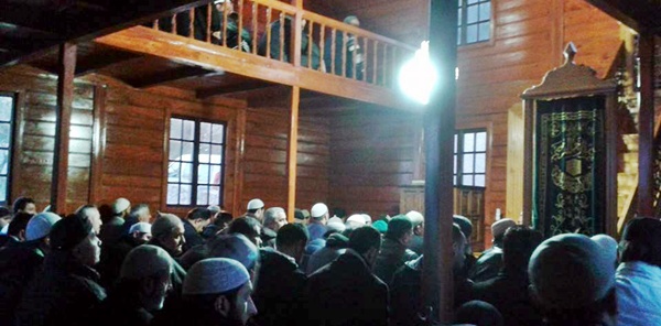 BÖYLE SABAH NAMAZI COŞKUSU GÖRÜLMEDİ (DİBEKTAŞ CAMİİ)
