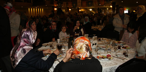 BAŞKAN DİŞLİ KADIN KOLLARIYLA BULUŞTU