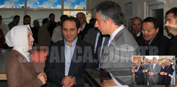 SİYASİLER AÇILIŞTA BİR ARAYA GELDİ