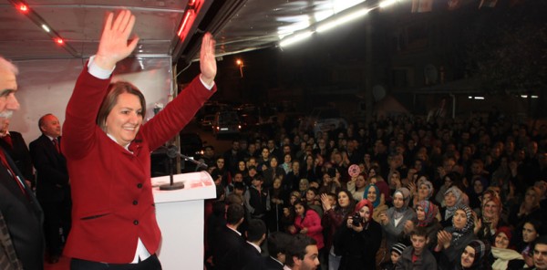 ARAPOĞLU GÖL MAHALLESİ'NDE KONUŞTU