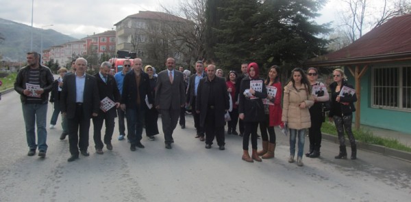 GÜÇLÜ MAHALLE ZİYARETLERİNİ SÜRDÜRÜYOR