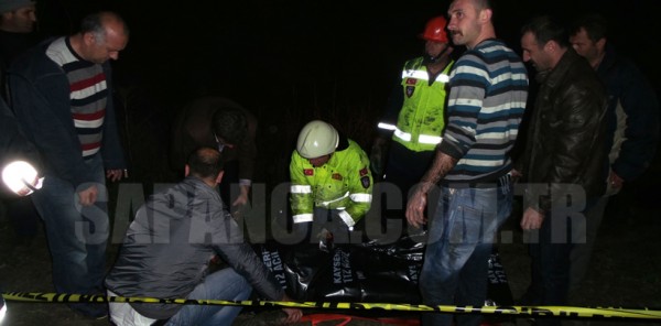 TARLAYI SÜRERKEN SU KANALINA DÜŞTÜ