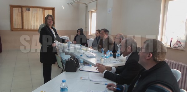 OYA ARAPOĞLU, OYUNU ŞAGEL’DE KULLANDI