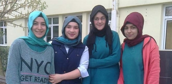 SAPANCA İMAM HATİP'TEN BADMİNTON BAŞARISI