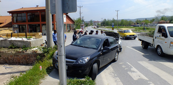 SAPANCA’DA TRAFİK KAZASI: 1 YARALI