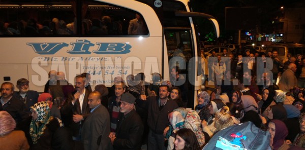 SAPANCA İLÇESİNDEN UMREYE GİDEN 20 KİŞİLİK KAFİLE DUALARLA UĞURLANDI