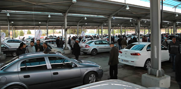 SAPANCA’DA OTO PAZARINA İLGİ BÜYÜYOR