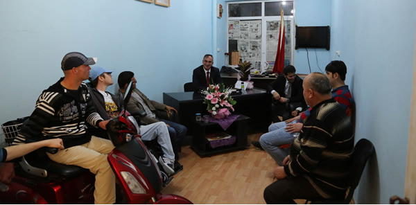 BAŞKAN YILMAZER ENGELLİLER DERNEĞİ’Nİ ZİYARET ETTİ