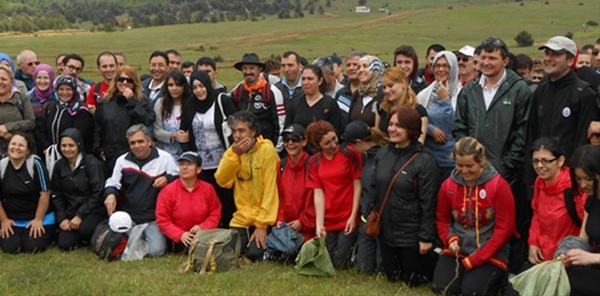 DOĞA TUTKUNLARI GEÇİŞE YÜRÜDÜ