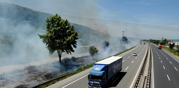 KARAYOLUNDA OT TEMİZLEME ÇALIŞMALARI