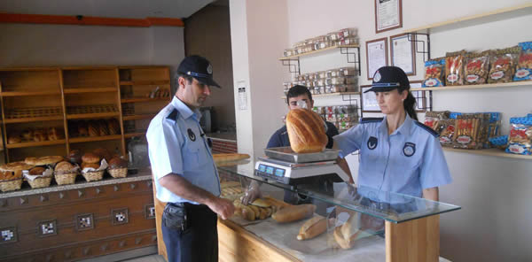 SAPANCA’DA ZABITA EKİPLERİ İŞYERLERİNİ DENETLEDİ