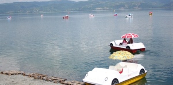 ARAPLARIN SAPANCA SEFASINA DENİZ BİSİKLETİ YETİŞMİYOR