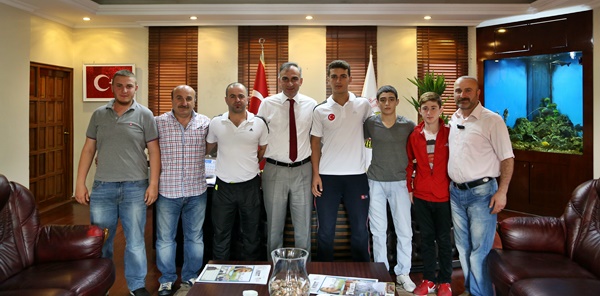 GÜREŞÇİLERDEN BAŞKAN YILMAZER’E ZİYARET