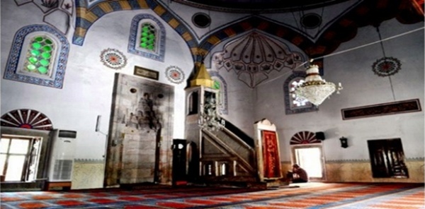 ASIRLIK CAMİLER, GÖZ KAMAŞTIRIYOR