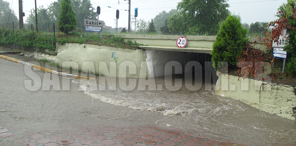 YİNE YAĞMUR YAĞDI VE YİNE O BİLİNDİK MANZARA