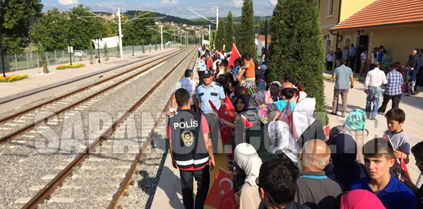 İLK SEFERİNİ YAPAN YÜKSEK HIZLI TREN SAPANCA’DAN GEÇTİ