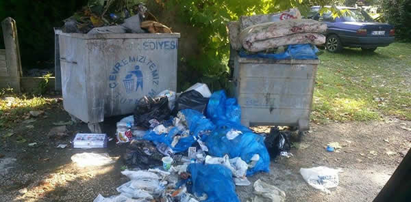 SAPANCA’DA ÇÖP SORUNU BÜYÜYOR