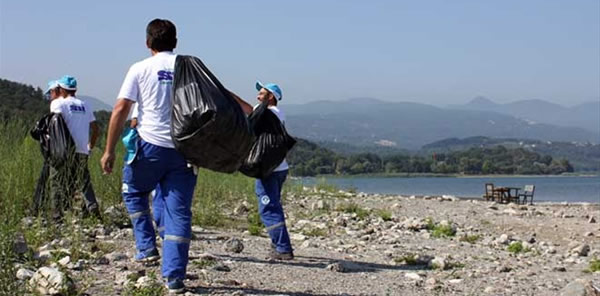 GÖL ÇEVRESİNDEN 12 KAMYON ÇÖP ÇIKTI!