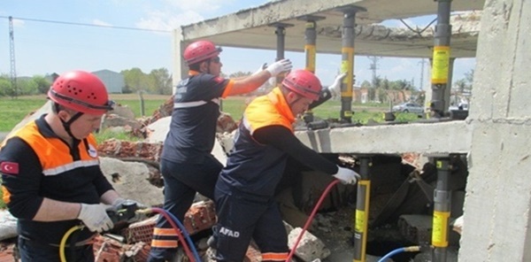SAKARYA AFAD, OLASI AFETLERE KARŞI TEDBİRİ ELDEN BIRAKMIYOR