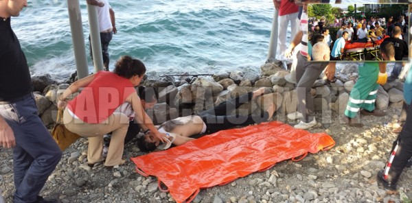 İSKELEDEN SUYA ATLADI, BOĞULMAK ÜZEREYKEN KURTARILDI