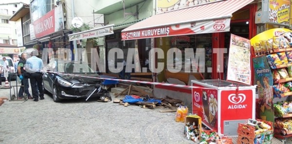 SAPANCA ÇARŞI İÇİNDE YOL VERME YÜZÜNDEN TARTIŞTIĞI KİŞİYE SİLAHLA ATEŞ ETTİ