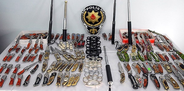 KESİCİ ALET TAŞIYAN KİŞİYE 3 AYA KADAR HAPİS VEYA 189 LİRA PARA CEZASI