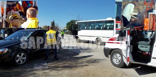 SAPANCA'DA TRAFİK KAZASI: 2 YARALI