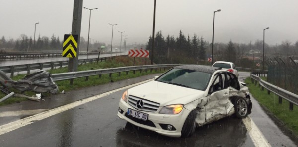 SAPANCA’DA TRAFİK KAZASI: 2 YARALI